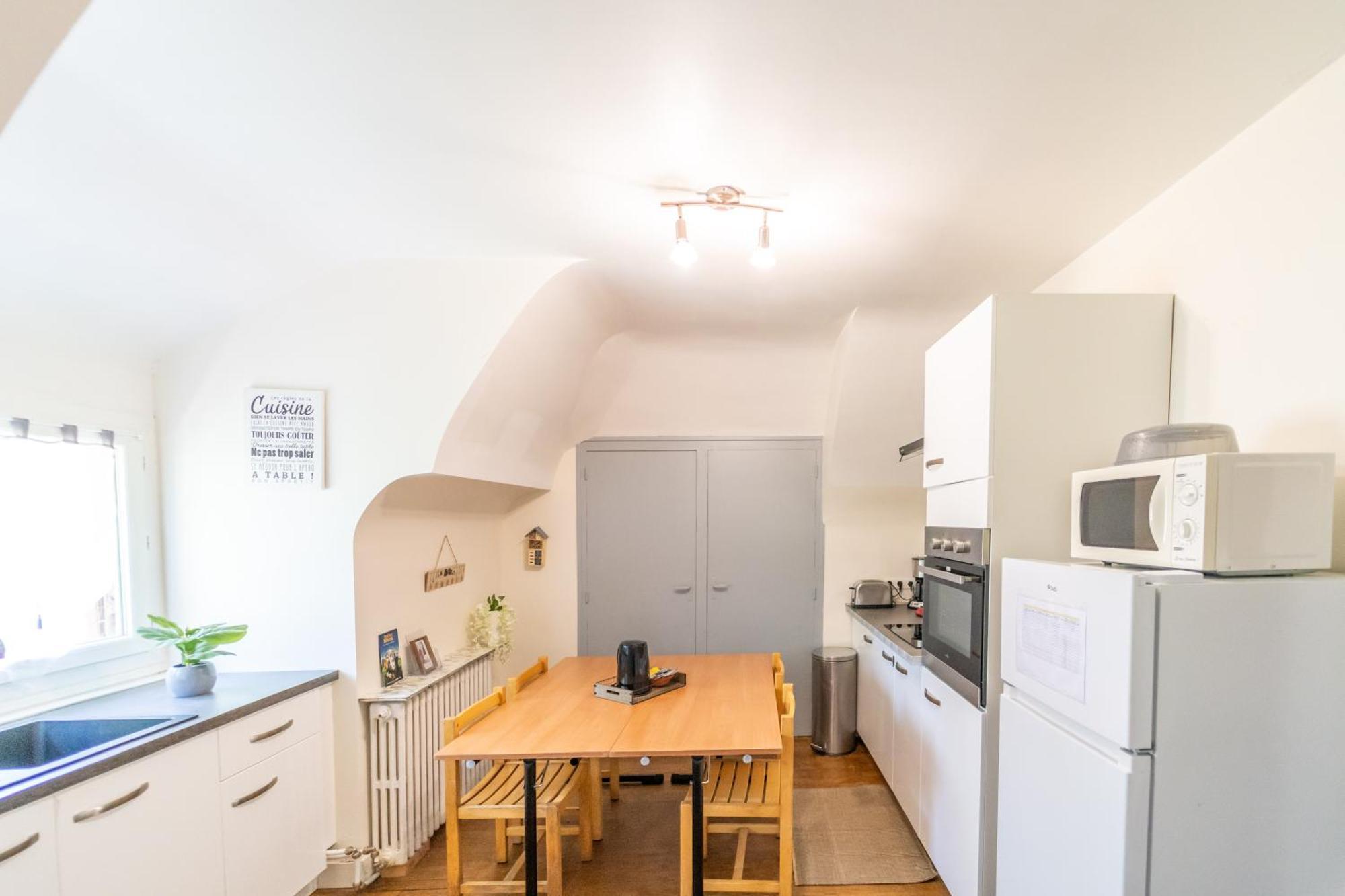 Appart 4 Chambres Parking Voitures Velos 10Min Blois Exterior photo