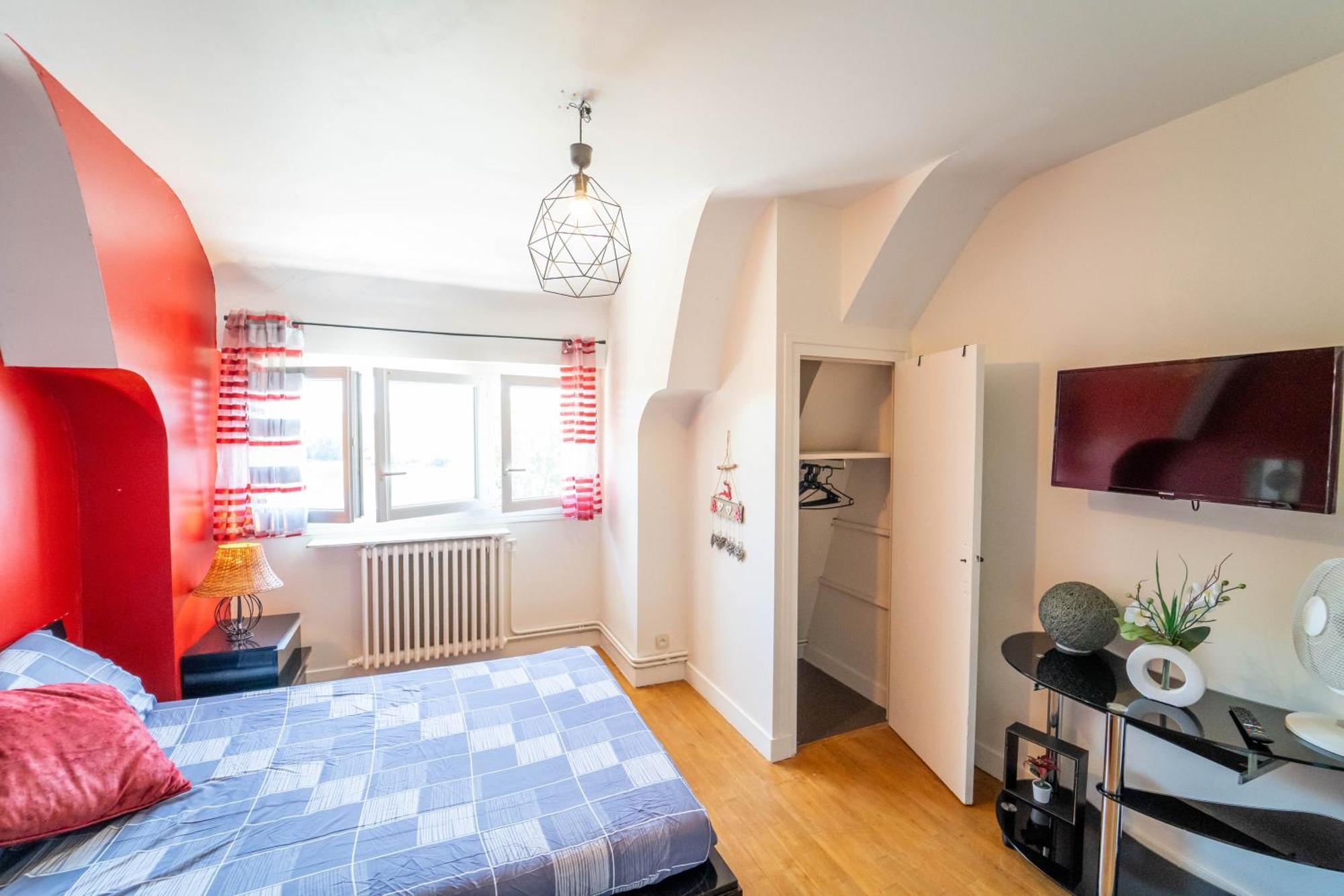 Appart 4 Chambres Parking Voitures Velos 10Min Blois Exterior photo