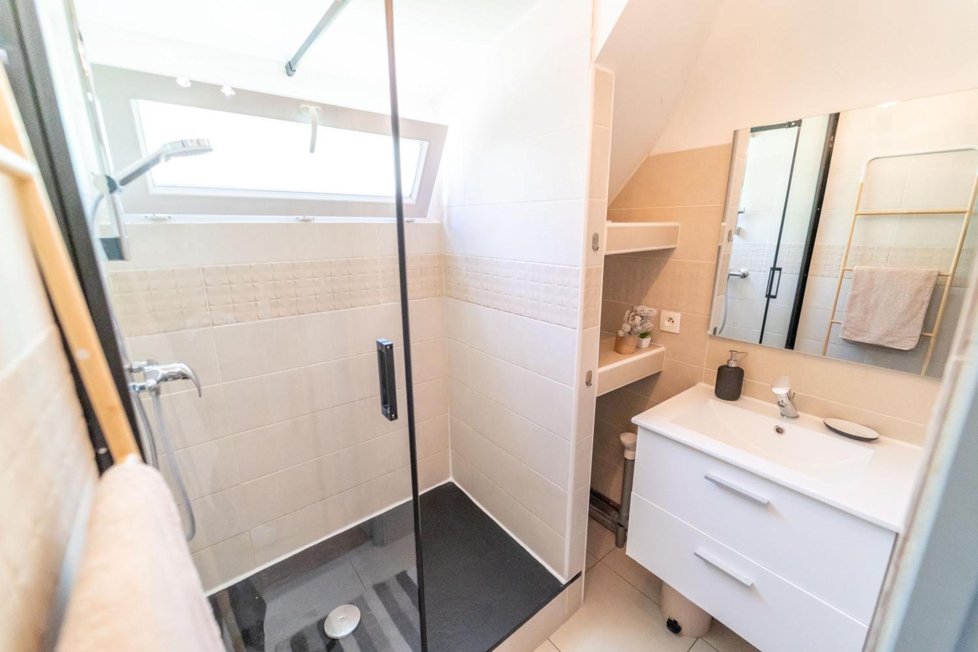 Appart 4 Chambres Parking Voitures Velos 10Min Blois Exterior photo