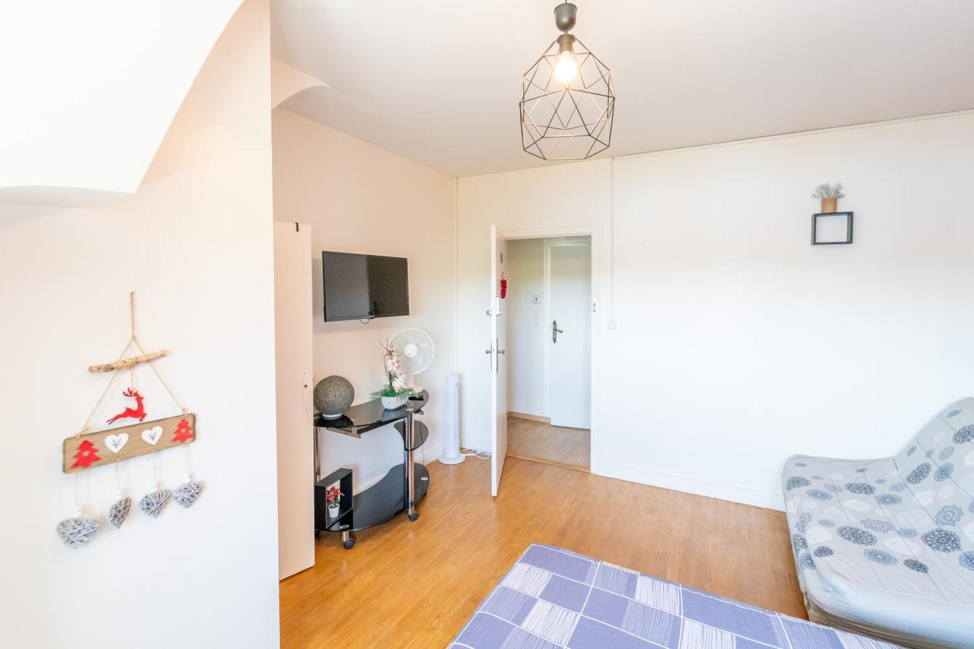 Appart 4 Chambres Parking Voitures Velos 10Min Blois Exterior photo