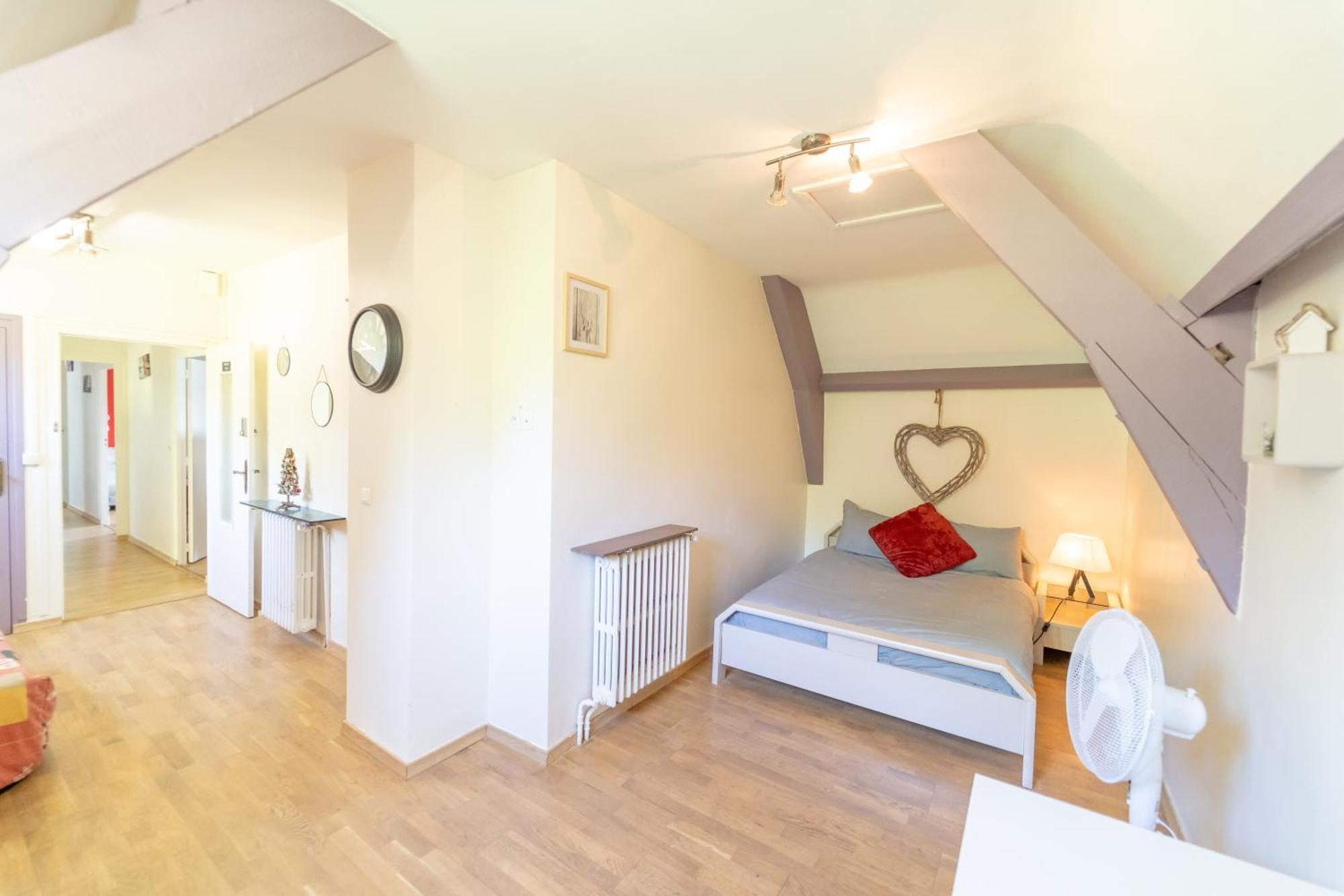 Appart 4 Chambres Parking Voitures Velos 10Min Blois Exterior photo